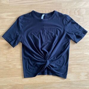 Lululemon - Black Crop T-Shirt Short Sleeve